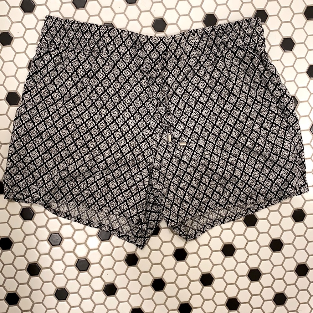 NWOT Old Navy patterned relaxed mid rise shorts
